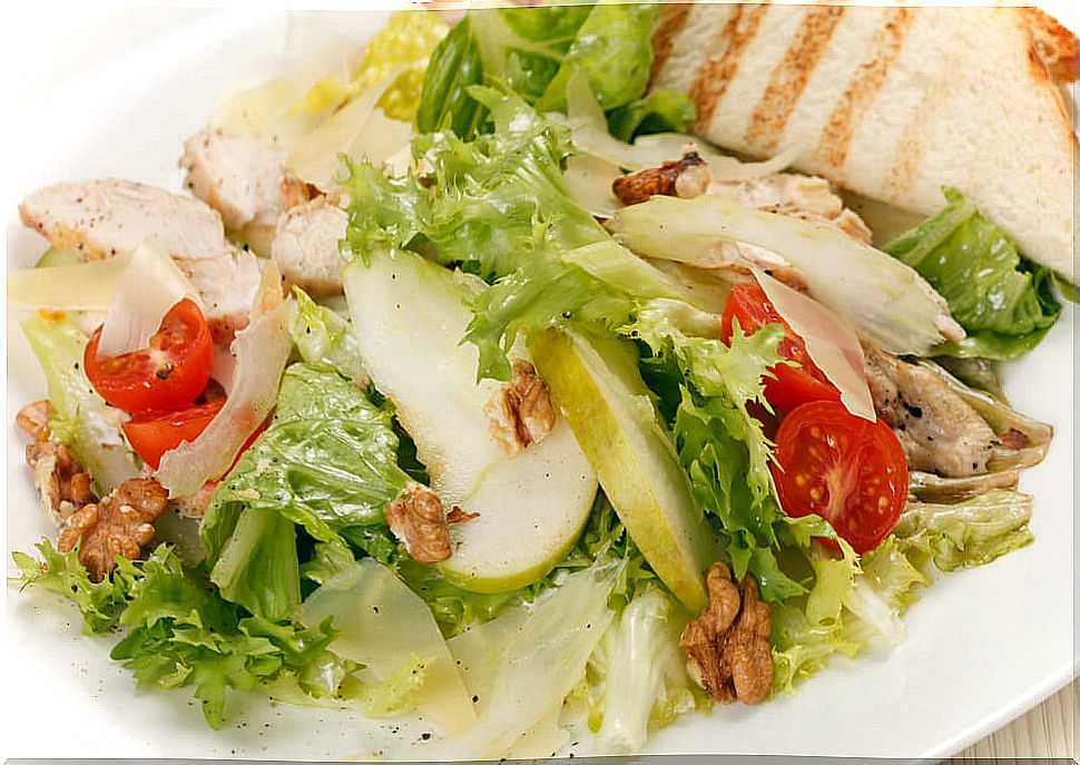 Caesar salad with apple and mustard