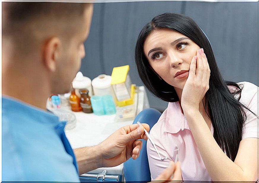 Woman with gingivitis at the dentist