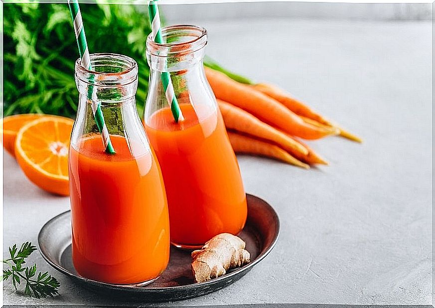 Detoxifying orange, carrot and ginger juice