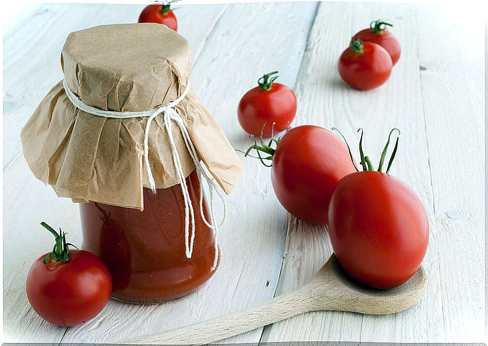 How to bottle your tomatoes and why to do it