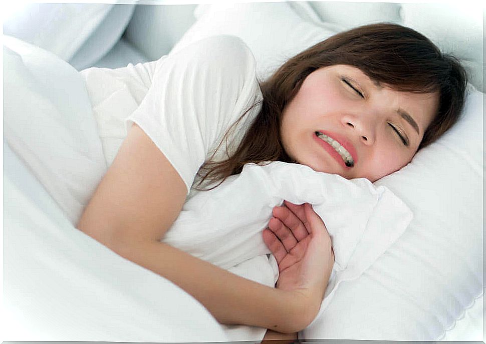 Woman with bad posture when sleeping.