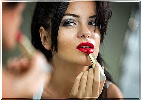 It is possible to fix spoiled lipsticks.