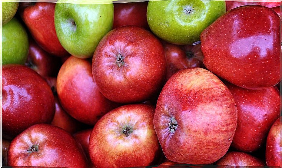 Apple and olive oil mask