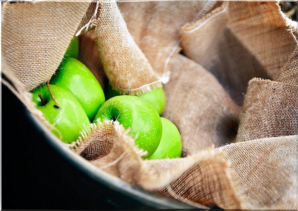 Green apples to add to chicken with prunes.